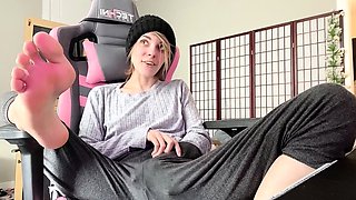 Webcam blonde Freundlich fucks a sex toy
