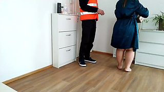A Mature MILF Gave a Stranger a Blowjob and Handed Over Her Dirty Panties