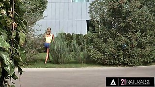 Twenty one naturals - blond latina Veronica Leal gets her narrow Ass Fucked outdoors