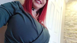 Hot pussy spreading close up for solo toying stunner