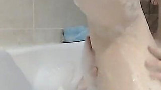 Waiting for a big and hard dick with me in the bath