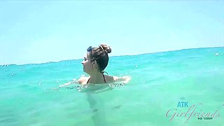 Jill Sizzles in Her Dotty Swimsuit! - Jill Kassidy