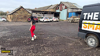 Picking up Hot Girls Straight From the Gym