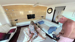 Lola Bredly's Double Vaginal Craving Fulfilled in Voyeur VR